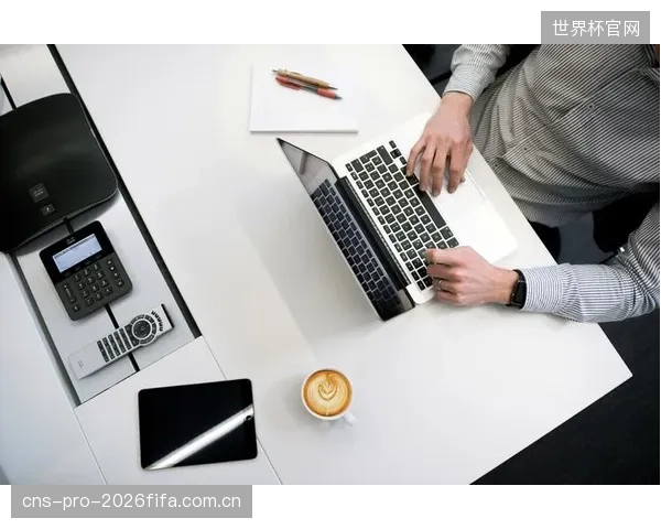 部分平台竞相上线的多视角、数据面板等功能，用户实际使用率极低，反映出行业在功能创新上可能陷入了偏离观赛核心乐趣的“伪需求”陷阱